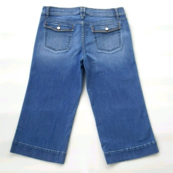 WHITE HOUSE|BLACK MARKET ♡ NWOT Faded 'n Distressed Crop Leg Blue Jean Capris 12 - Picture 8 of 12